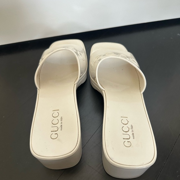 Gucci Women's Cream Slide Rubber Sandals - Picture 2 of 11